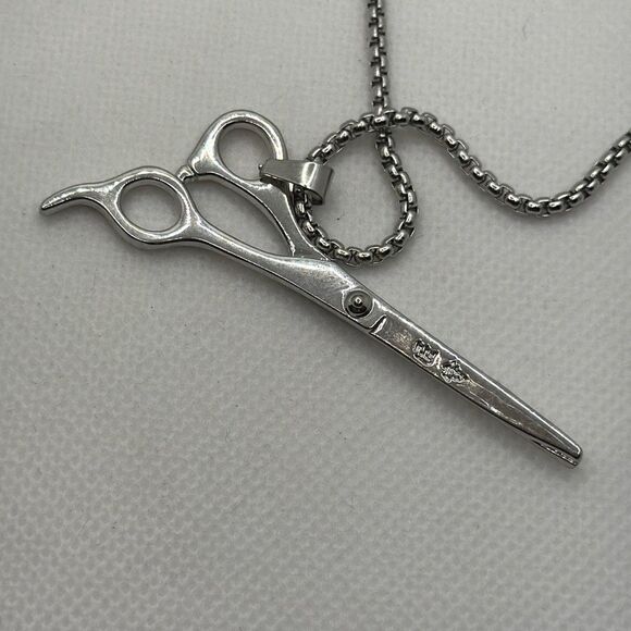 Brand New!! Barber shears pendant with chain - Picture 2 of 4